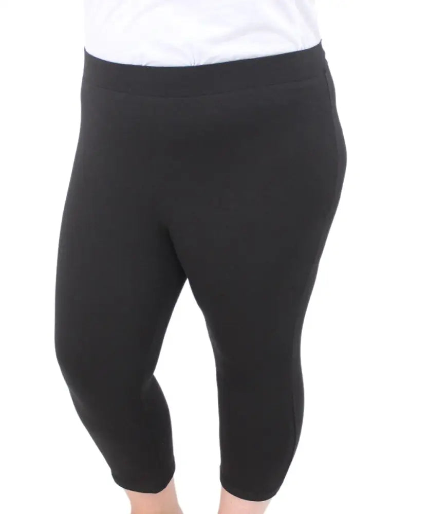 Ladies plain 3/4 leggings in black, perfect for workouts and casual wear