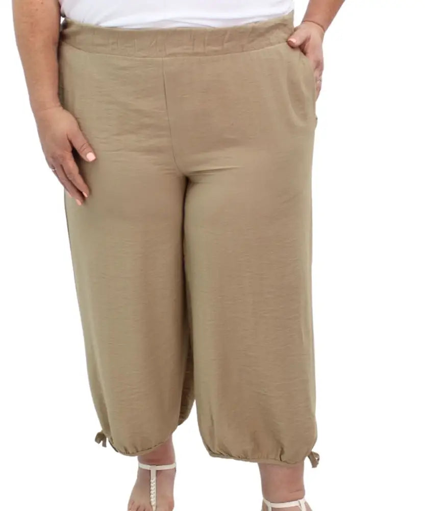 Ladies Plain Rayon Capri