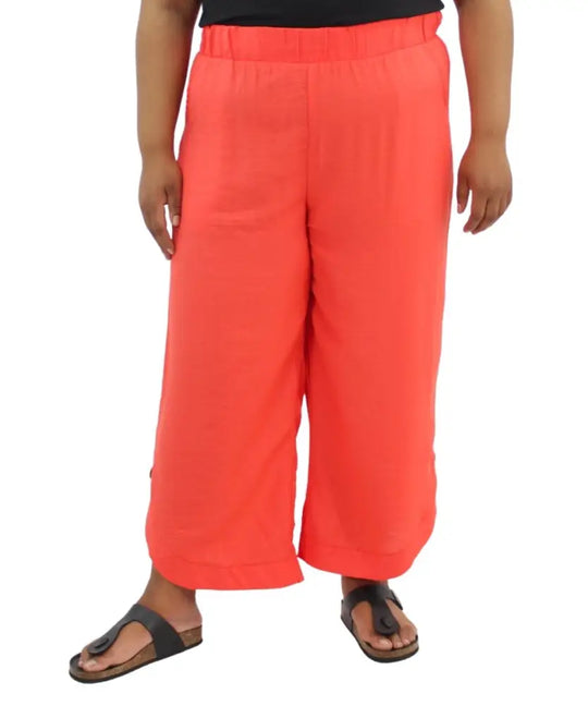 Ladies Rayon Button Detail Capri